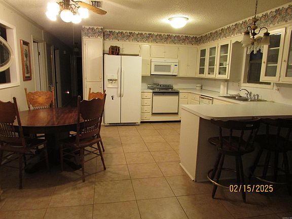 3rd image of 919 Pine Forest Dr