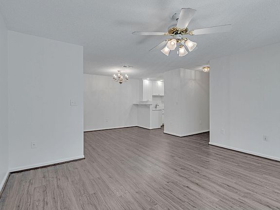 5th image of 4614 Old Spartanburg Rd APT 15