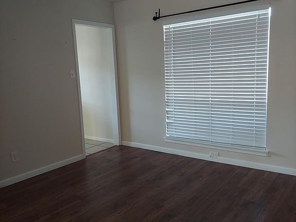 5th image of 502 Oakwood Blvd