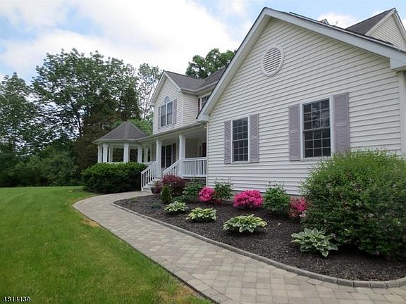 3rd image of 7 Tallyho Ln