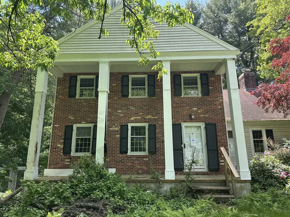 8 Pennock Rd, Chelmsford, MA 01824