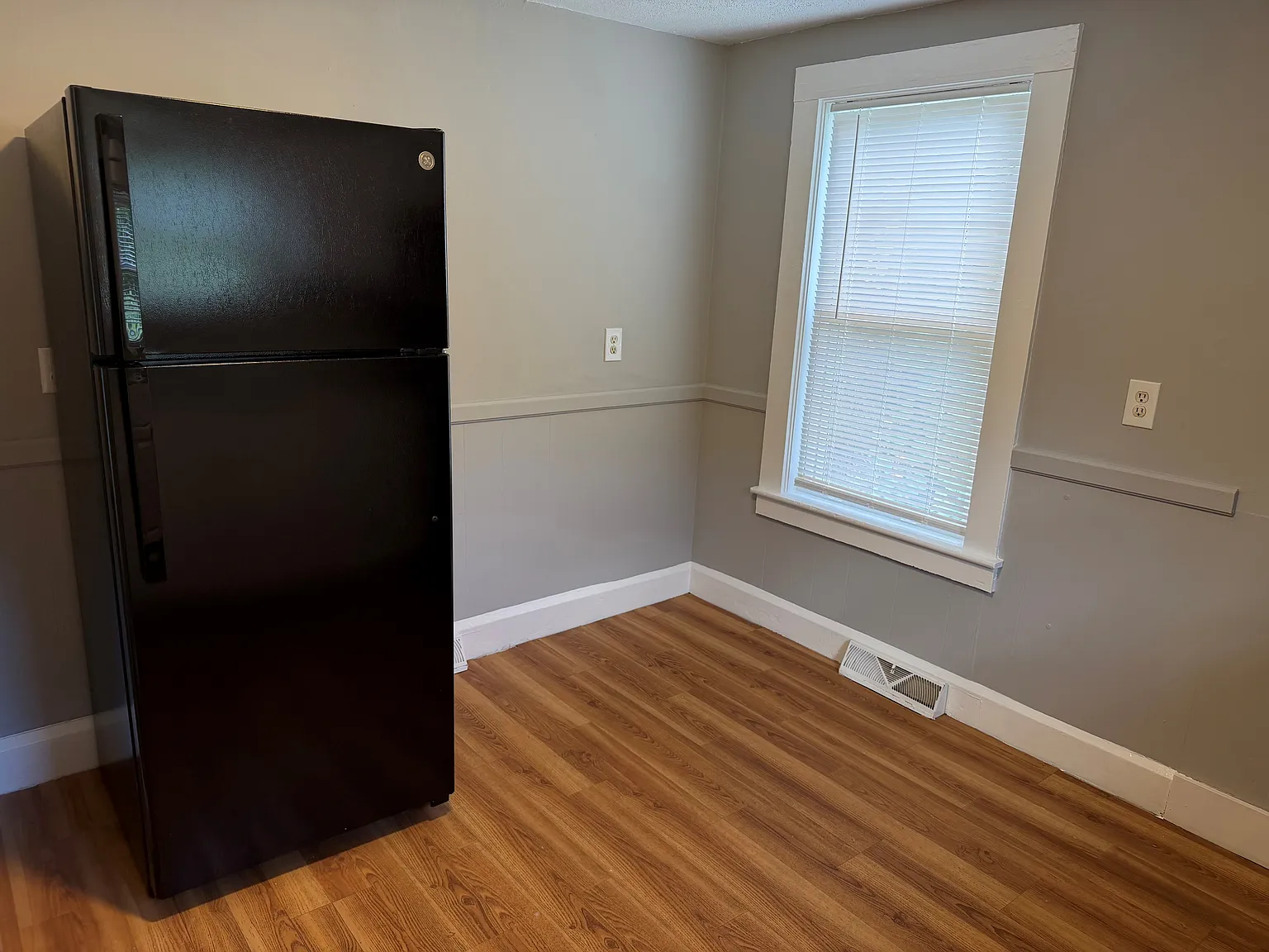 2 bed, 1050 sqft, $2,400 — Photo 4