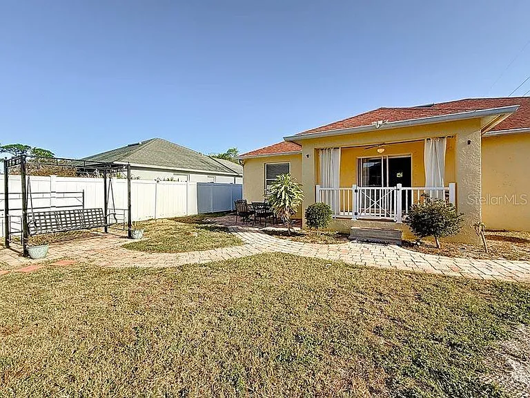 2402 Dryer Ave — Photo 44