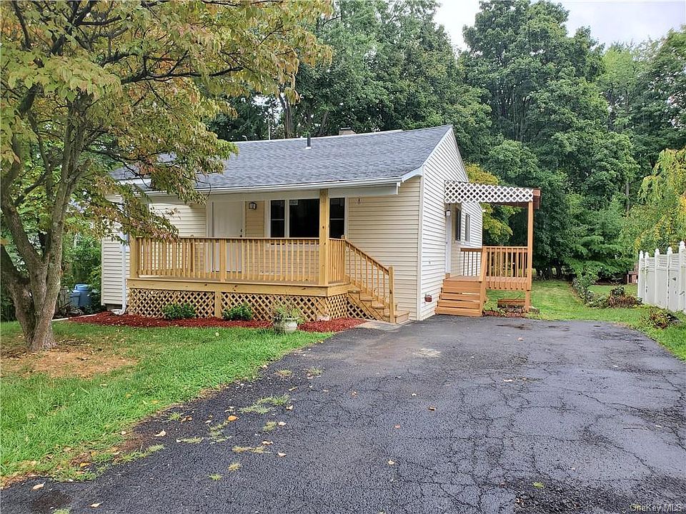 1st image of 227 Daniher Ave