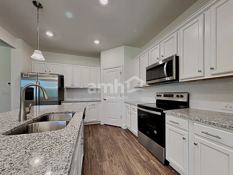7056 Creeksong Dr — Photo 3