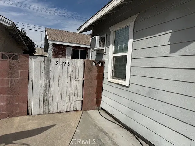 3 bed, 850 sqft, $2,700 — Photo 2