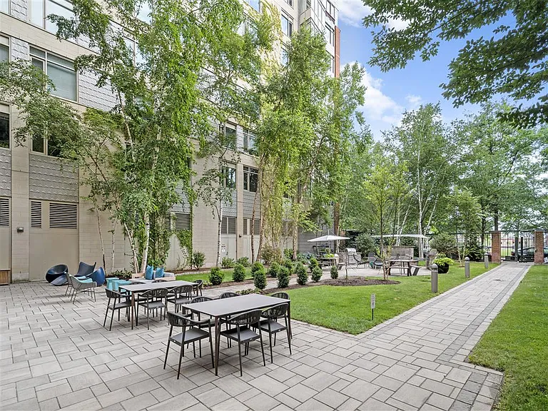 91 Sidney — Photo 11