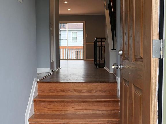 5th image of 15 Cherry Manor Ct