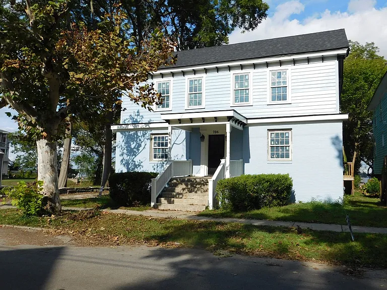706 E Front St — Photo 3