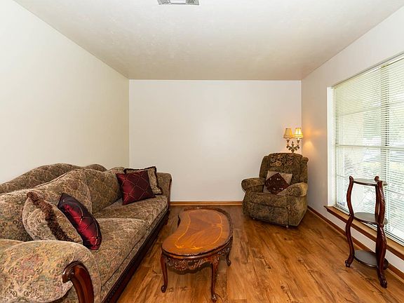 4th image of 995 Palermo Dr
