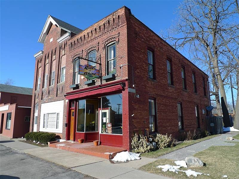 1st image of 325 N Main St