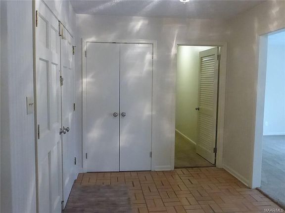 5th image of 4027 Green Acres Dr