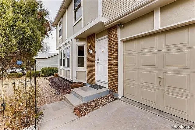 994 S Oakland Ct — Photo 2