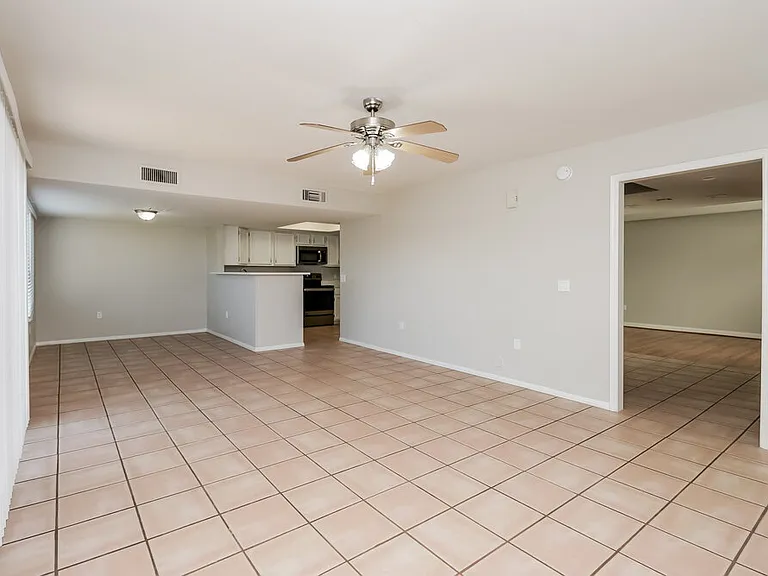 521 N Redrock St — Photo 5