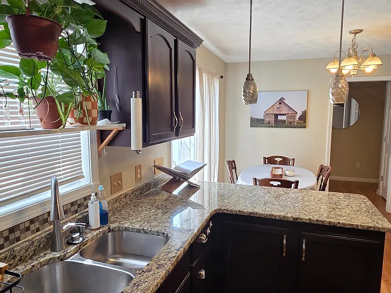1329 Copperfield Dr — Photo 3