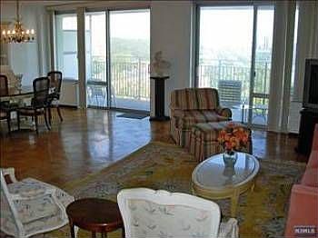 3rd image of 1530 Palisade Ave APT 2G