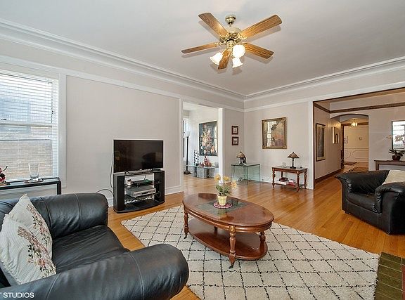 5th image of 3558 N Pine Grove Ave #1