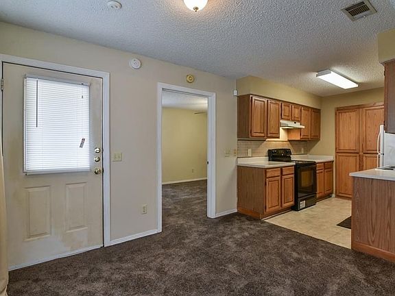 4th image of 710 Berry Ln