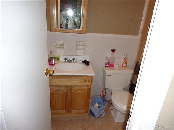 5th image of 832 Cauldwell Ave