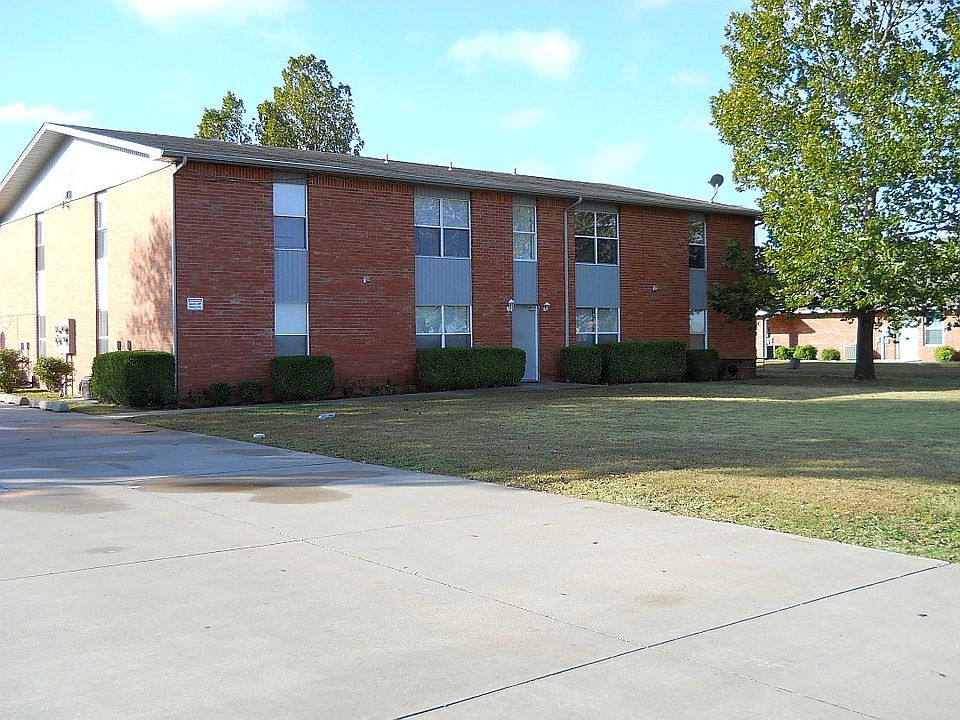 Welcome to West Oaks Apartments!