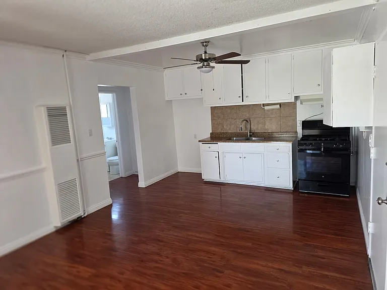 938 S Gilbuck Dr #E — Photo 2