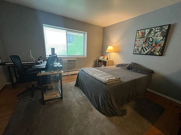 2nd image of 1466 N Farwell Ave APT 17