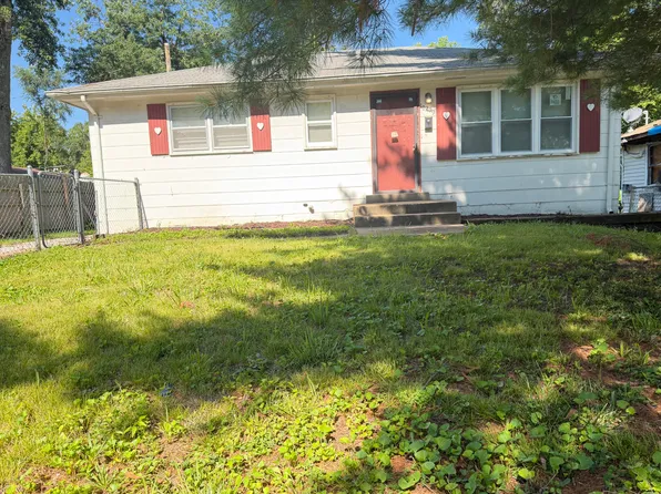 10209 Duke Dr, Saint Louis, MO 63136