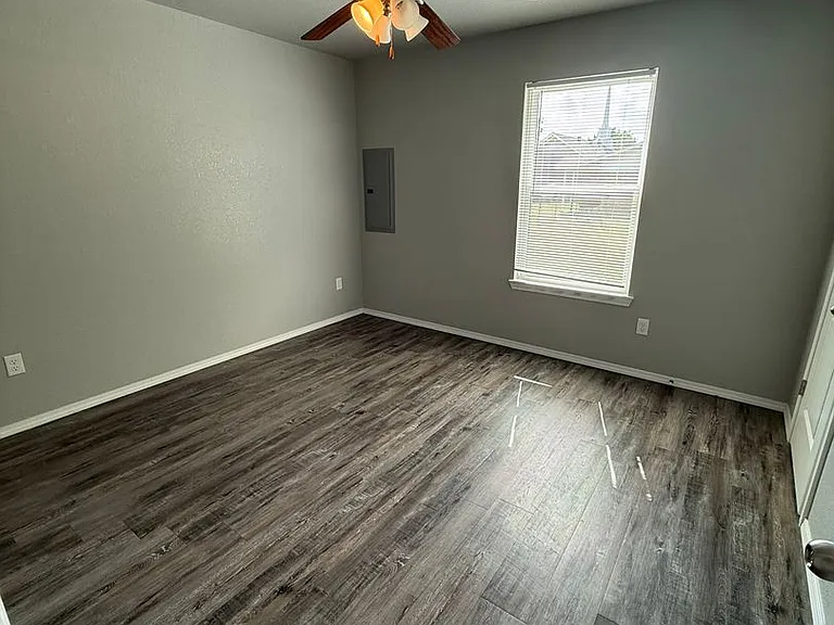 301 Plum St — Photo 7