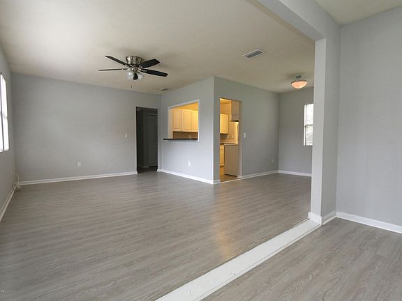 3rd image of 516 Laurina St