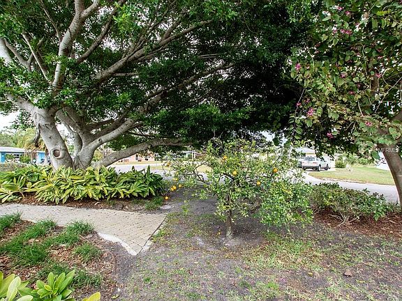 5th image of 215 Gulf Dr
