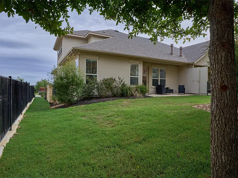 105 Beneteau Dr — Photo 16