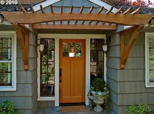 1122 SW Mitchell St, Portland, OR 97239