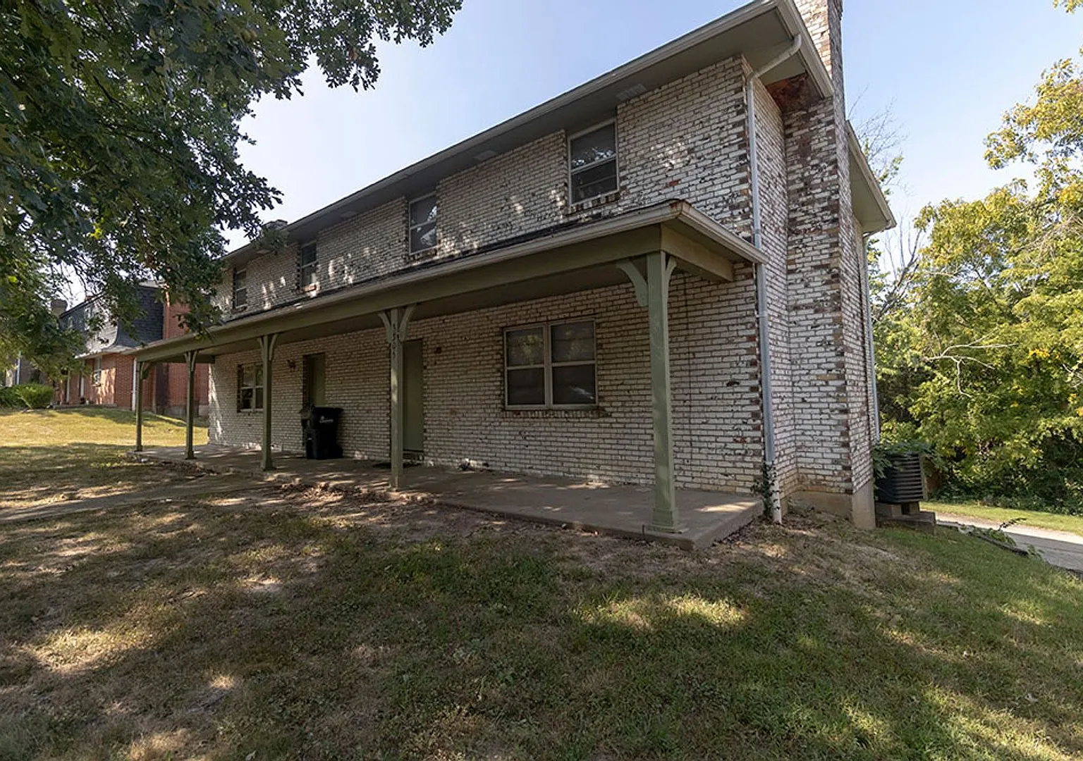 Charming and Spacious South Side 3-Bedroom Duplex — Photo 2