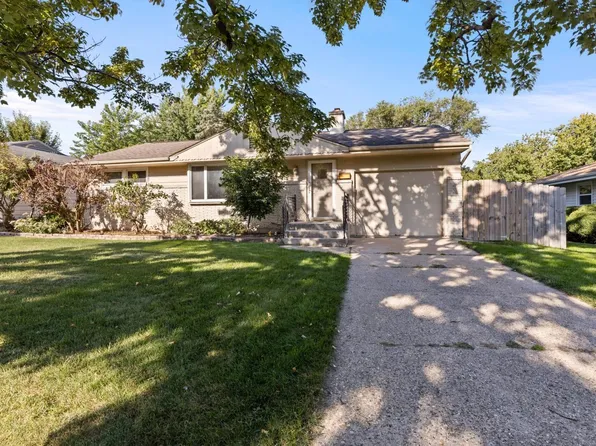 815 Woodland Dr, Rockford, IL 61108