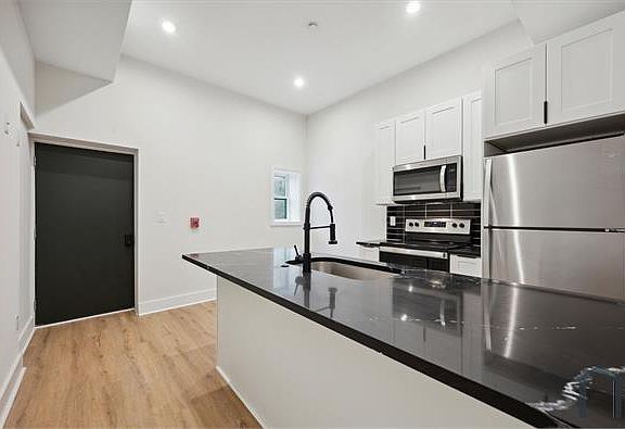 5th image of 4025 Lancaster Ave Floor 1