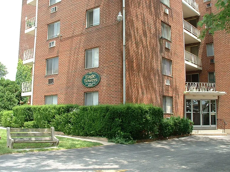 Eagle Towers — Photo 1