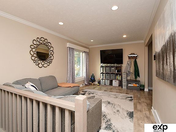 5th image of 7522 Washington St