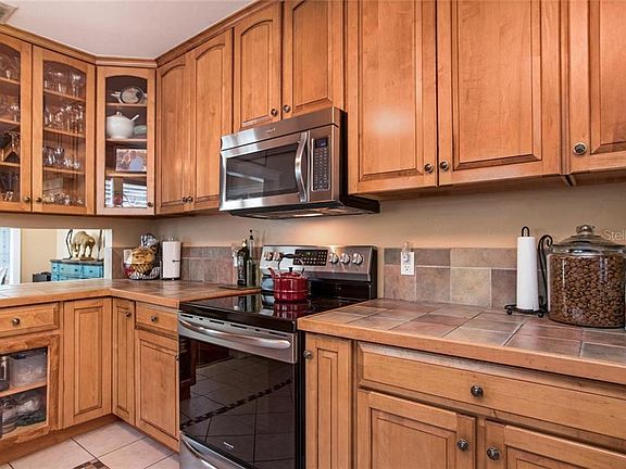 4th image of 311 Pineapple St