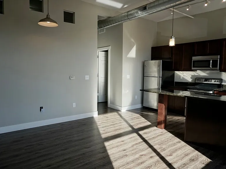 855 Michigan St NE — Photo 8