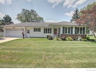38 Hi Point Dr, Lockport, NY 14094