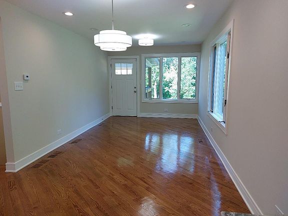 4th image of 3755 Grove St #1