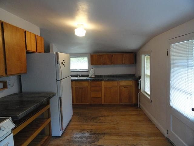 2nd image of 219 Cutler St