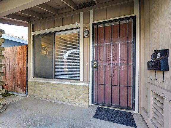 5th image of 1052-1054 Clinton Rd