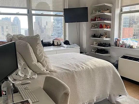 3rd image of 253 Broadway #1518