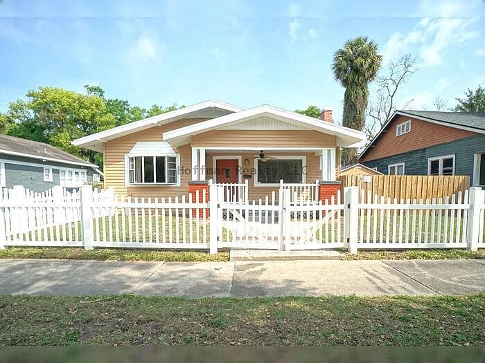 1st image of 916 E 25th Ave