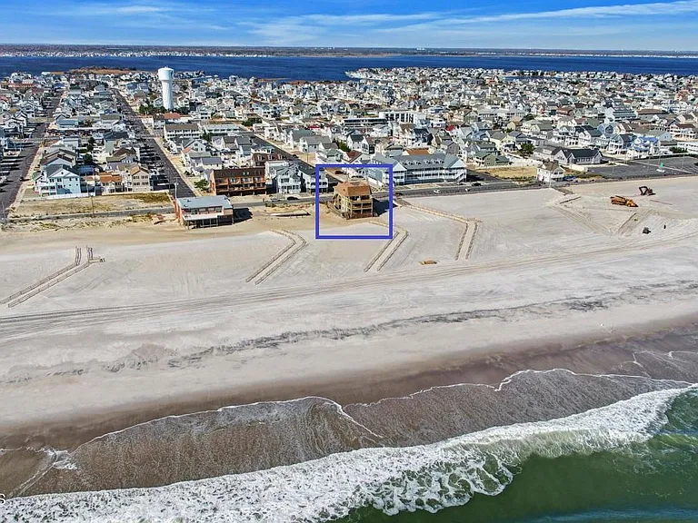 1926 Ocean Ave #14 — Photo 8