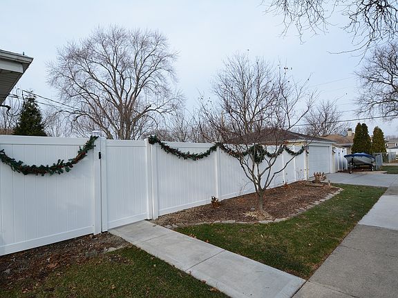 3rd image of 100 Rosemont Ave