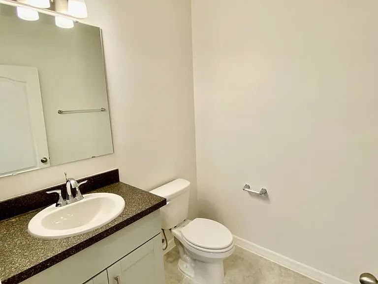 999 Cumberland Dr — Photo 2
