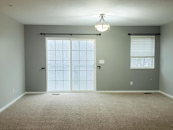 Living/Dining Room (2nd Floor)