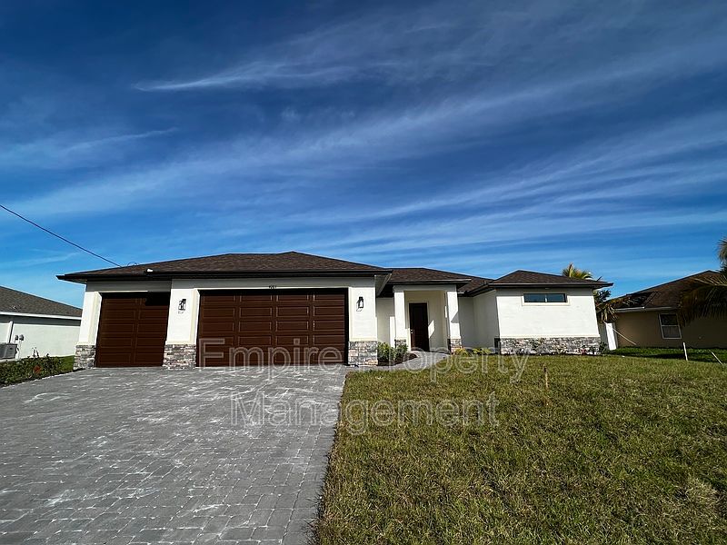 1st image of 4001 NE 20th Pl